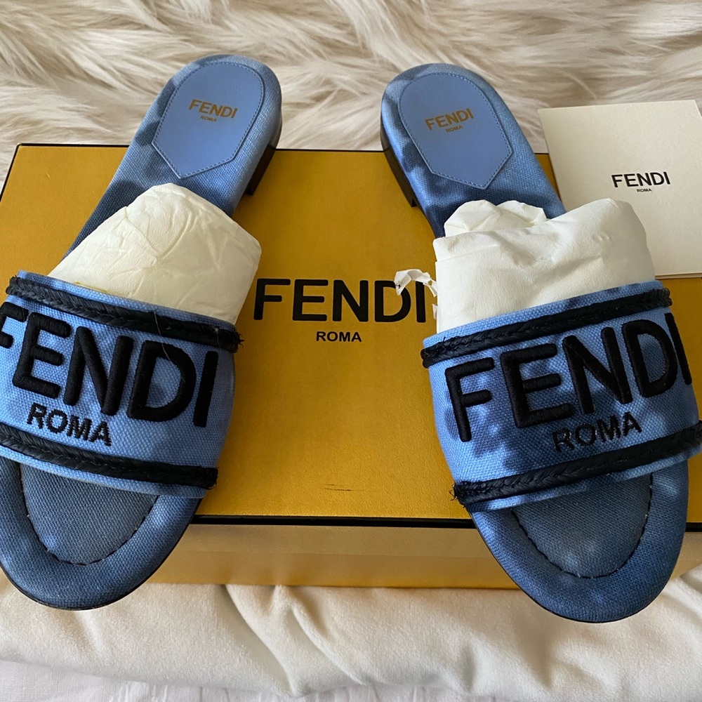 Fendi Canvas Floral print logo flat included box and dust bag